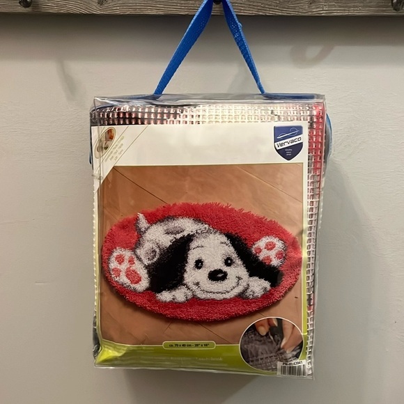 Vervaco Latch Hook Rug Kit Dog Puppy Arts & Crafts NWT - Picture 1 of 5